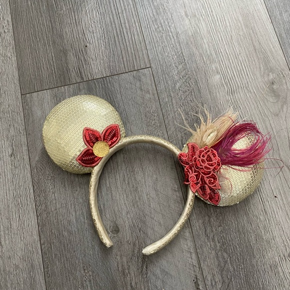 Disney Parks Gold Sequin flapper/feathers - Picture 1 of 3